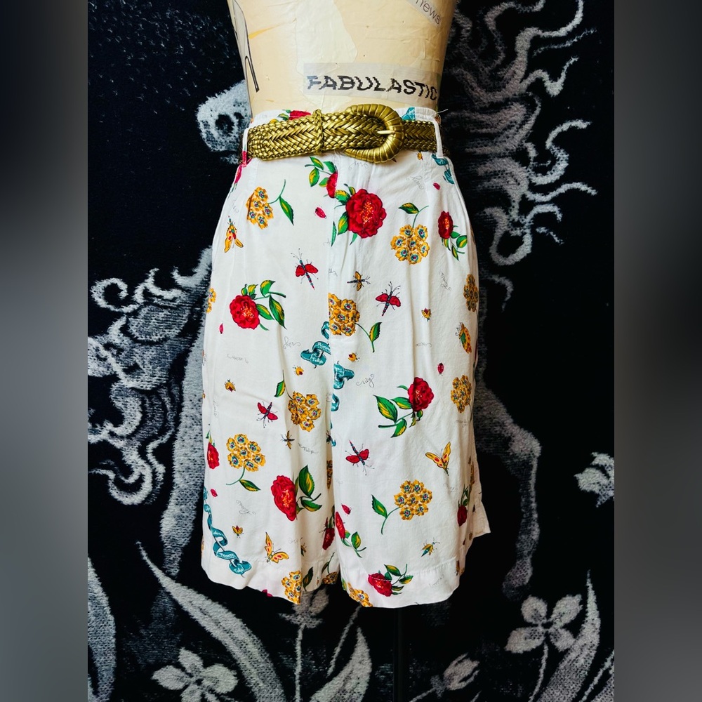 LAST CHANCE 🌈 VTG 1990s Floral Print High-Waisted Shorts